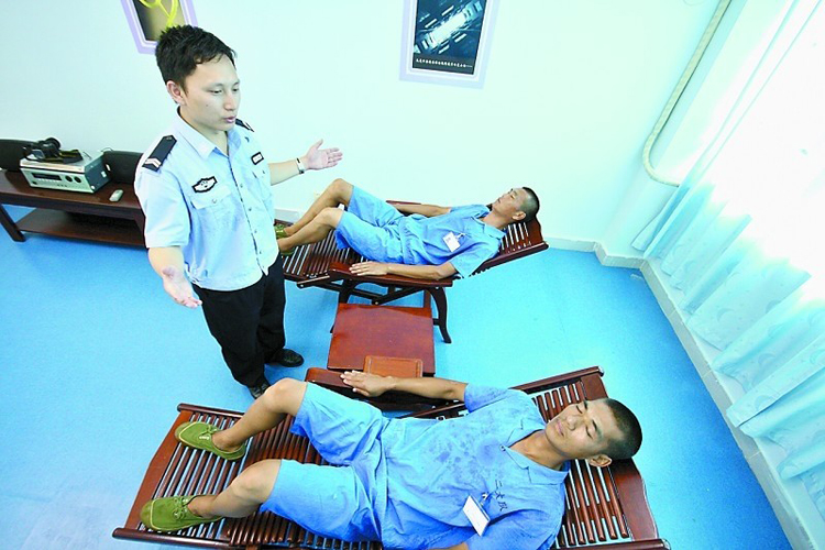 戒毒所對患者進行音樂催眠放松治療