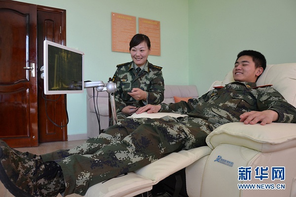 孫博躺在剛配置的音樂放松椅上